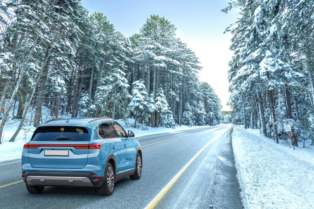 Samochód z folią ppf podczas zimy